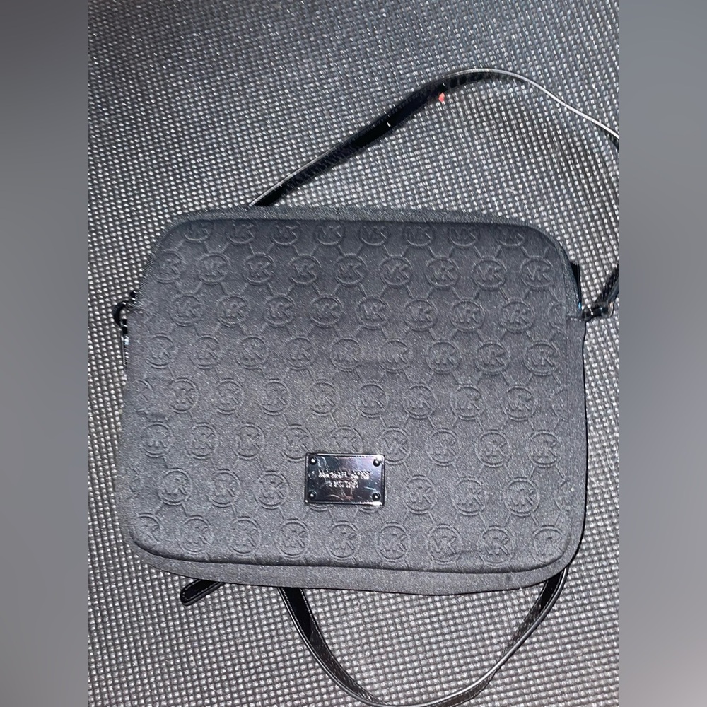 Michael Kors Mono Embossed
Neoprene iPad Crossbody Purse Bag Black Soft Shell